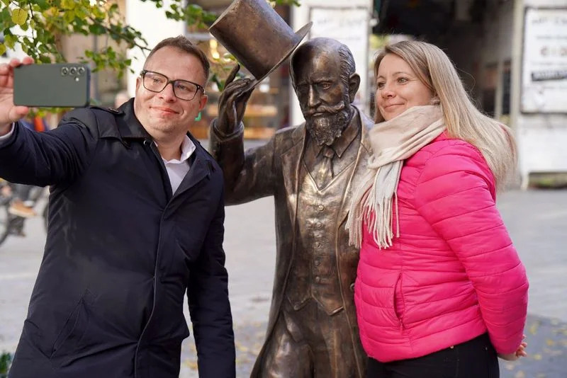 Rybnik upamiętnił burmistrza Otto Günthera. Nowa rzeźba na deptaku